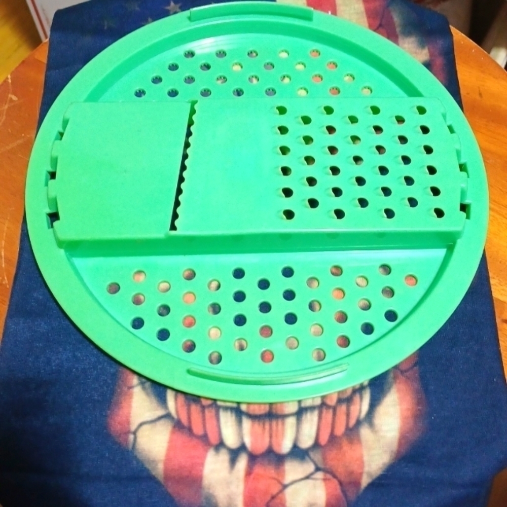 TUPPERWARE VEGATABLE GRATER ONLY